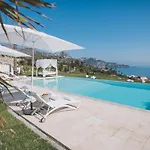 Triscele 10, Emma Villa