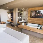 Villa Triscele 10, Emma *