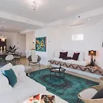 Triscele 10, Emma Villa *