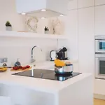 Triscele 10, Emma Villa