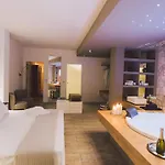 Villa Triscele 10, Emma