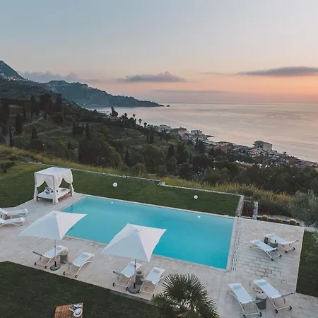 Triscele 10, Emma Giardini Naxos