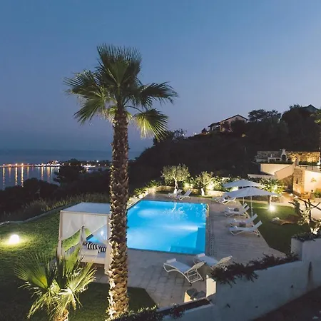 Triscele 10, Emma Βίλα