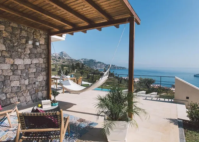 Triscele 10, Emma Vila