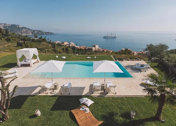 Vila Triscele 10, Emma *