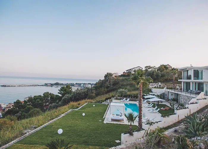 Triscele 10, Emma Vila Giardini Naxos