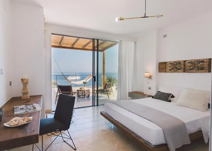 Vila Triscele 10, Emma *