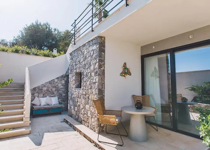 Triscele 10, Emma Vila