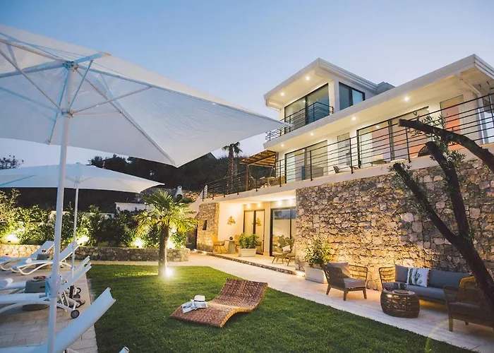 Vila Triscele 10, Emma *