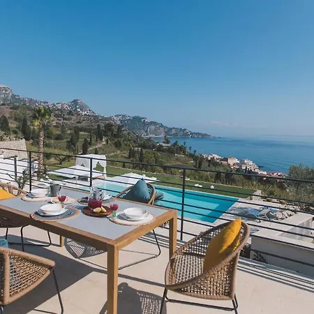 Triscele 10, Emma Villa Giardini Naxos