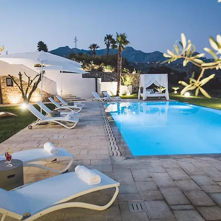 Triscele 10, Emma Villa