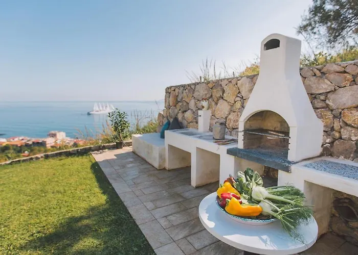 Triscele 10, Emma Villa