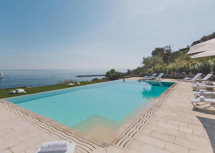 Triscele 10, Emma Villa