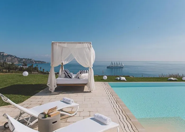 Triscele 10, Emma Villa *