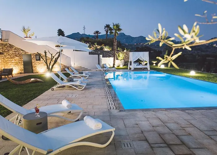 Triscele 10, Emma Villa