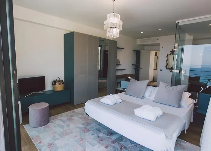 Villa Triscele 10, Emma