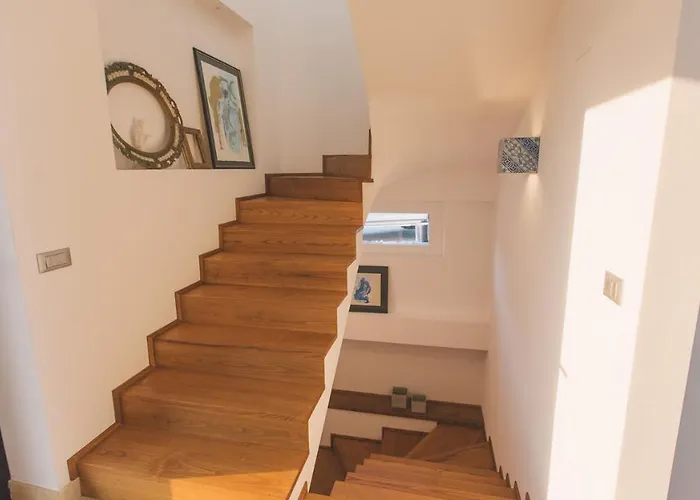 Villa Triscele 10, Emma