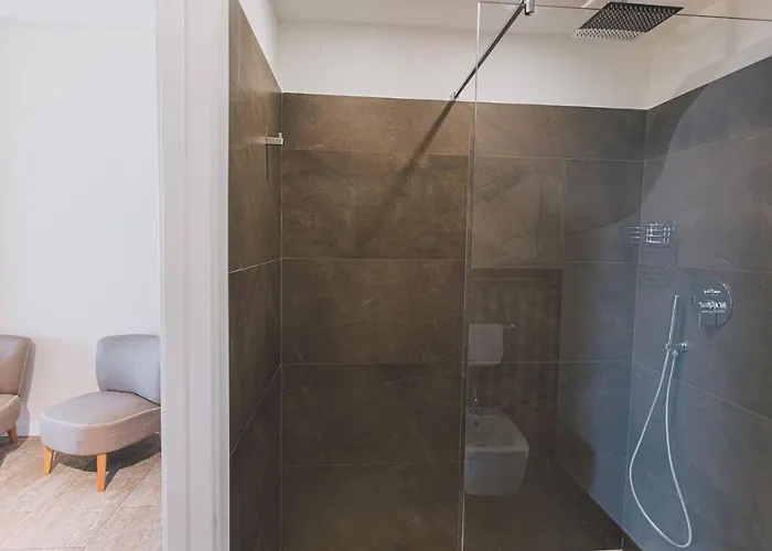 Villa Triscele 10, Emma