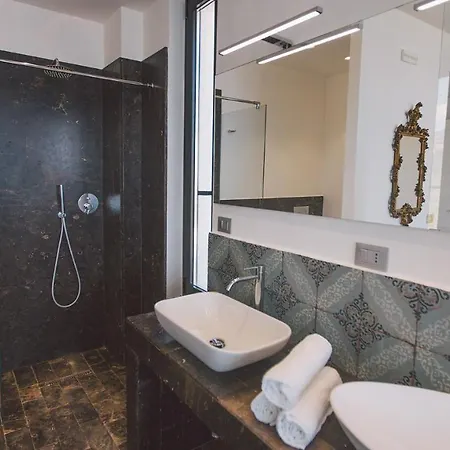 别墅 Triscele 10, Emma 贾迪尼-纳克索斯