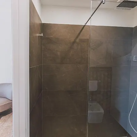 别墅 Triscele 10, Emma